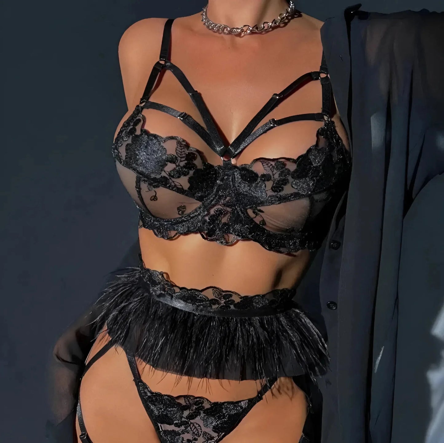 Set di Lingerie a 3 Pezzi con Cintura Decorativa