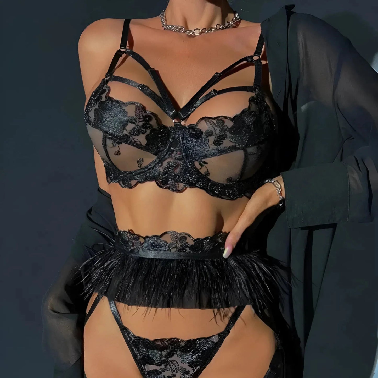 Set di Lingerie a 3 Pezzi con Cintura Decorativa