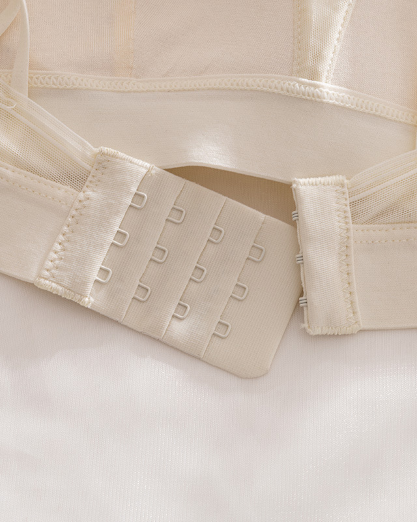 Bralette morbido con rete