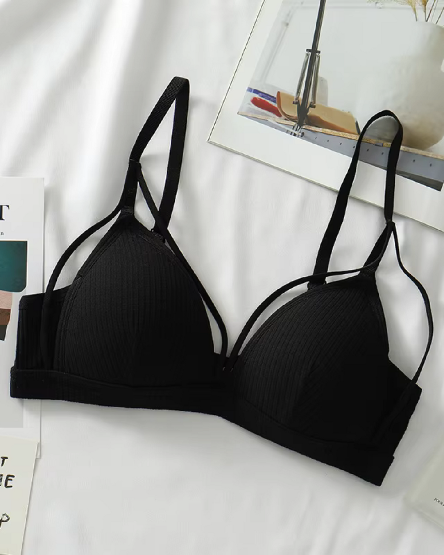 Completo di lingerie a righe con fasce decorative