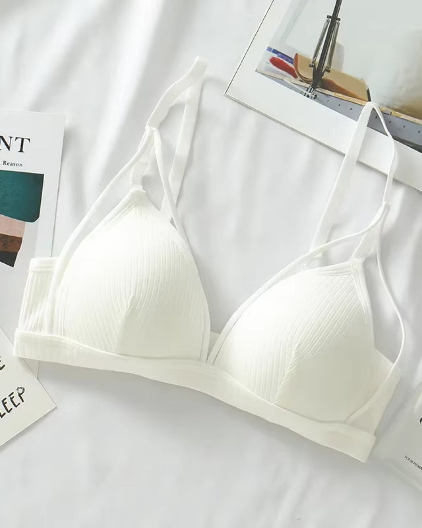 Completo di lingerie a righe con fasce decorative