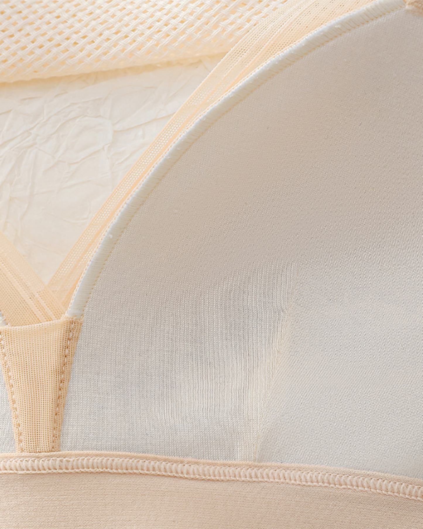Bralette morbido con rete