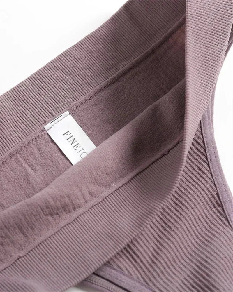 Completo di lingerie comodo in materiale a coste