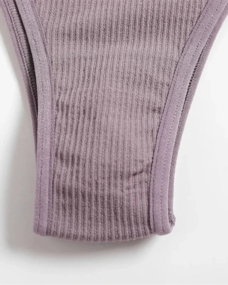 Completo di lingerie comodo in materiale a coste