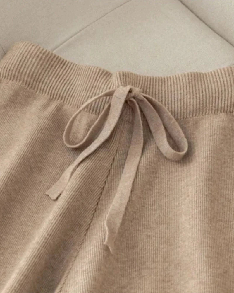 Pantaloni morbidi con gamba larga