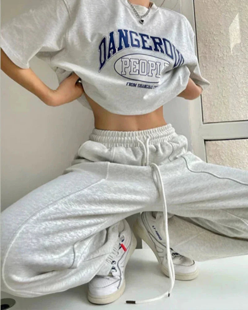 Pantaloni sportivi larghi con gamba ampia