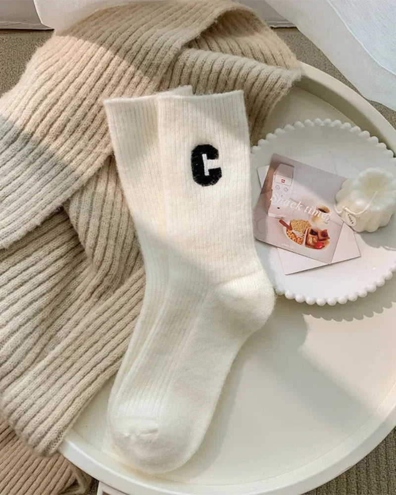 Calze lunghe e calde con ricamo
