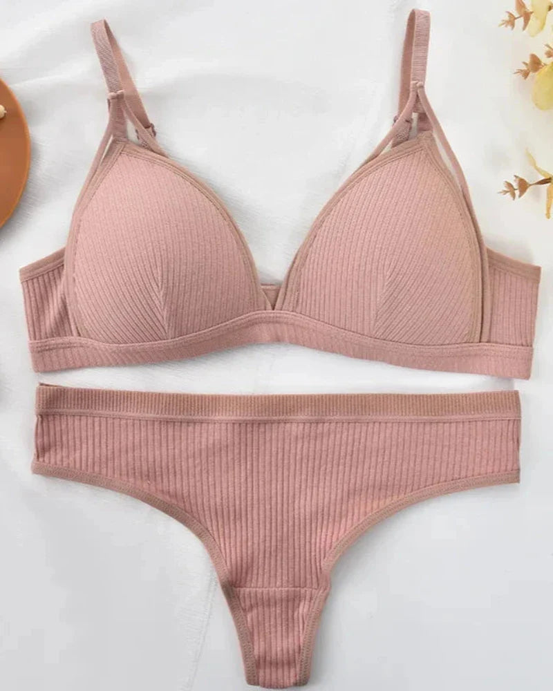 Completo di lingerie a righe con fasce decorative