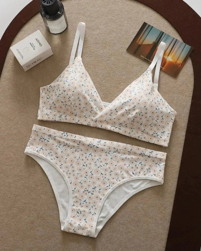 Completo di lingerie comodo con fiori