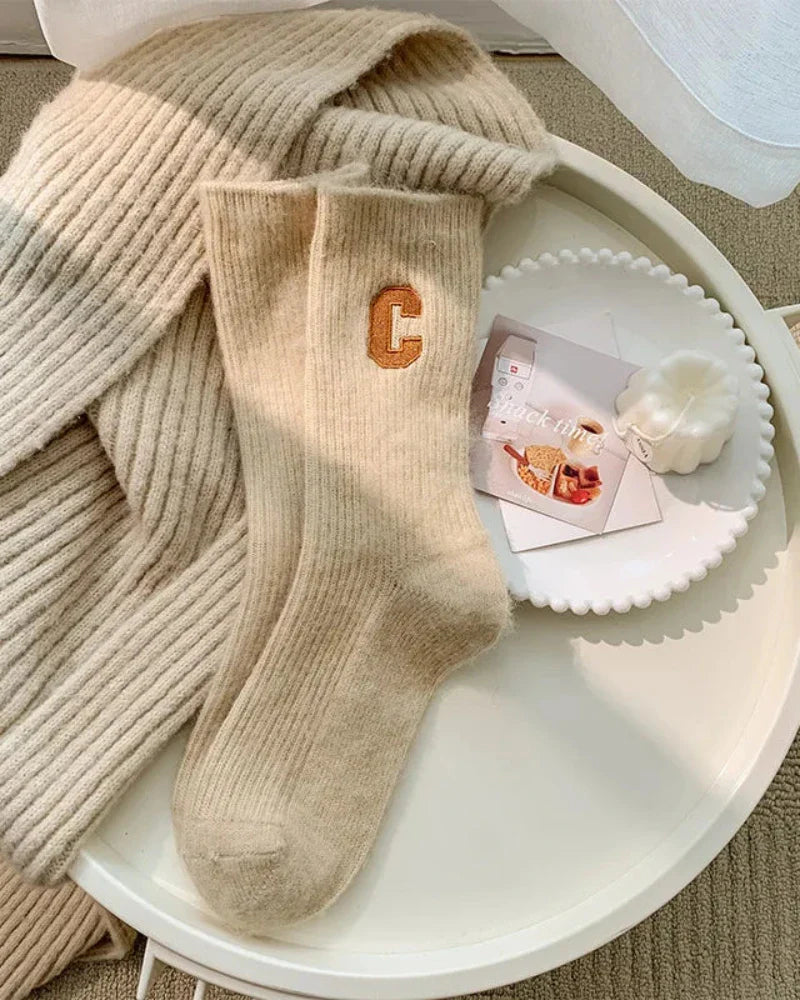 Calze lunghe e calde con ricamo