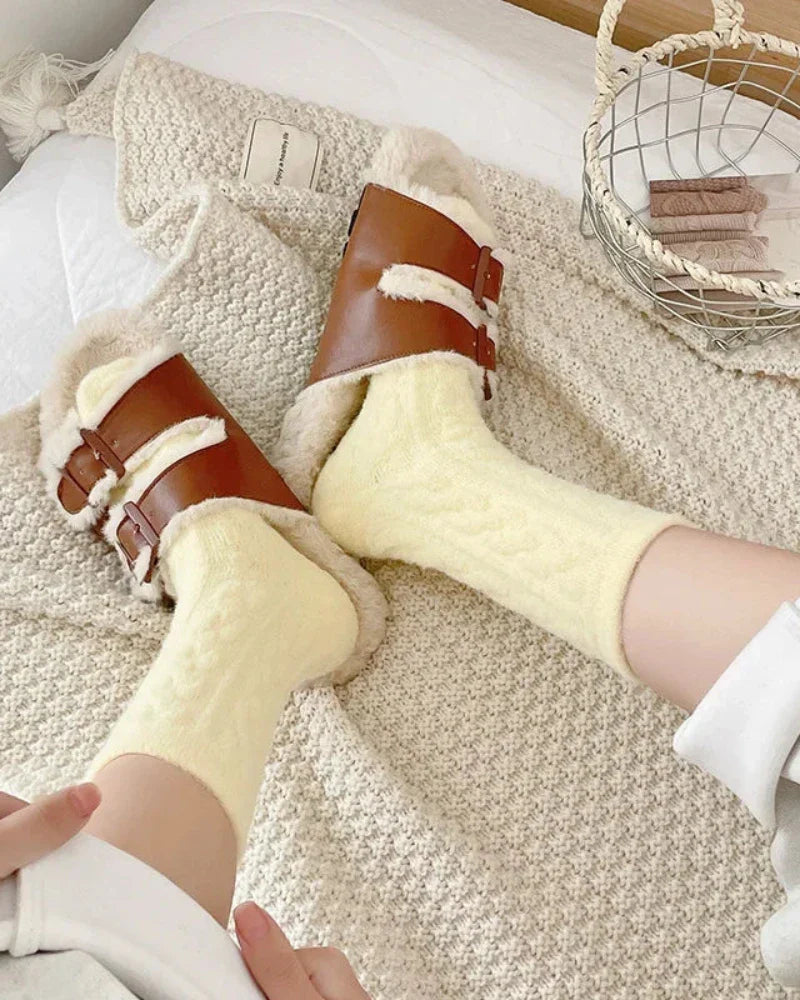 Calze lunghe e pelose con motivo a treccia