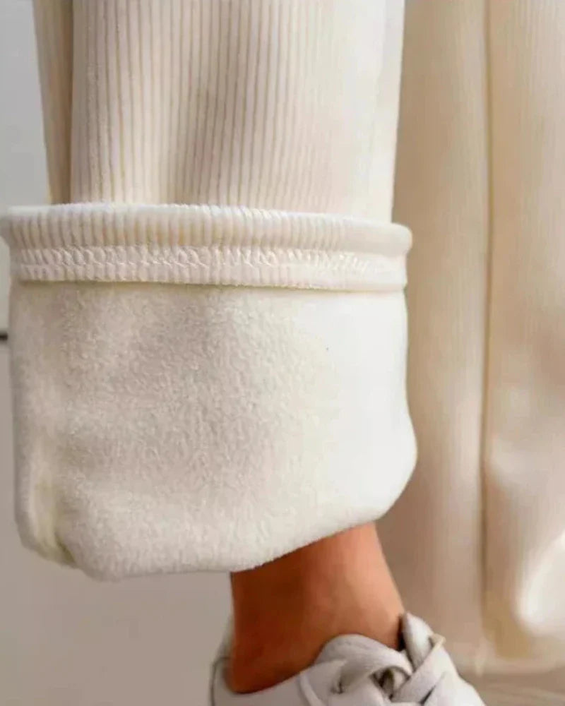 Pantaloni termici comodi con ampie gambe