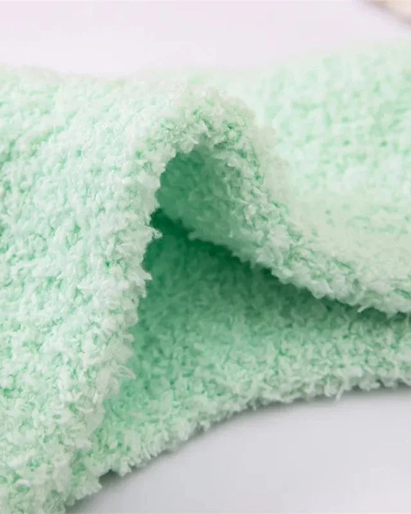Calze lunghe e pelose con ricamo
