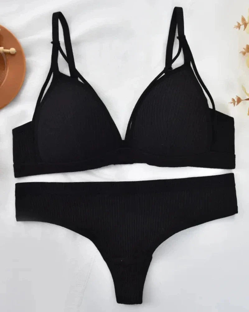 Completo di lingerie a righe con fasce decorative