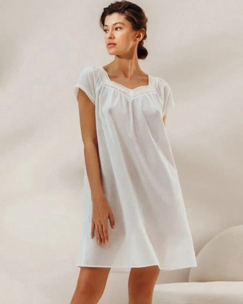 Camicia da notte semplice con maniche corte
