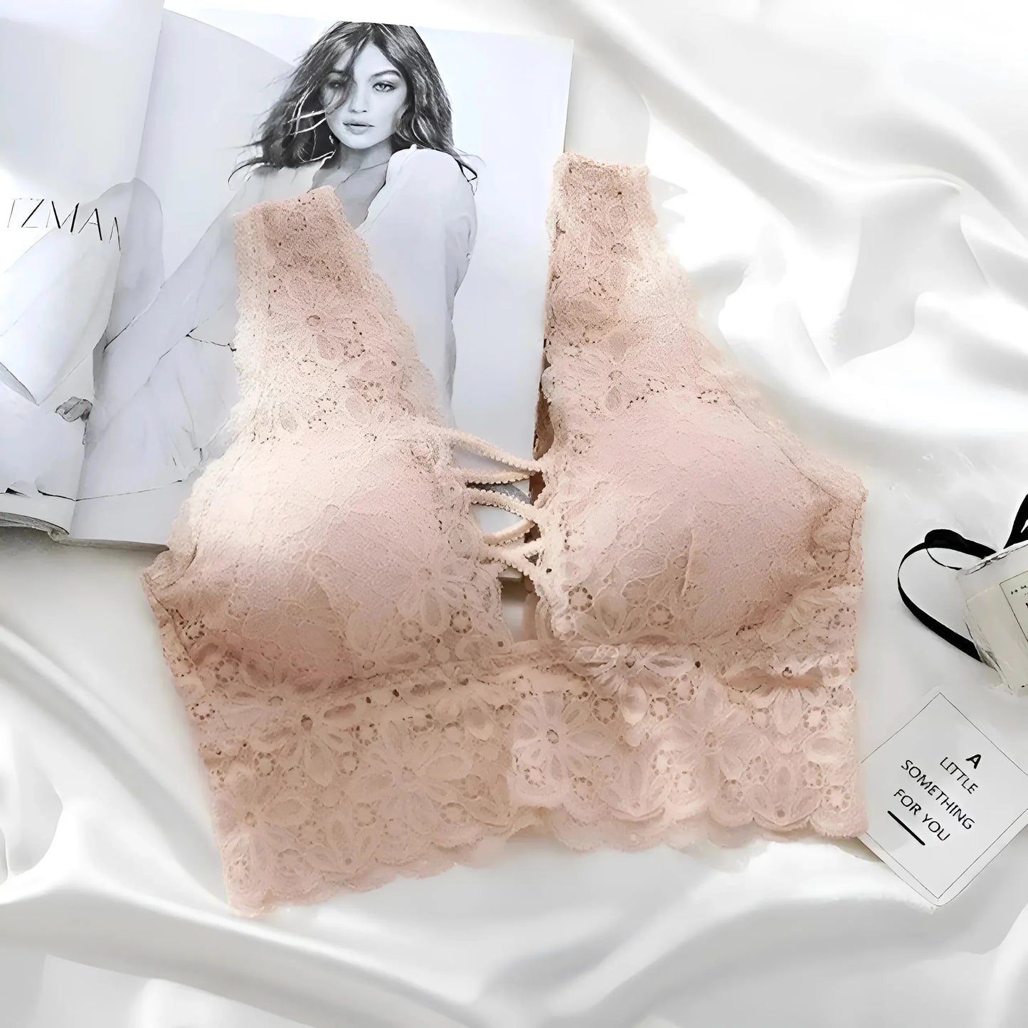 Beige Bralette in pizzo con spalline sul décolleté
