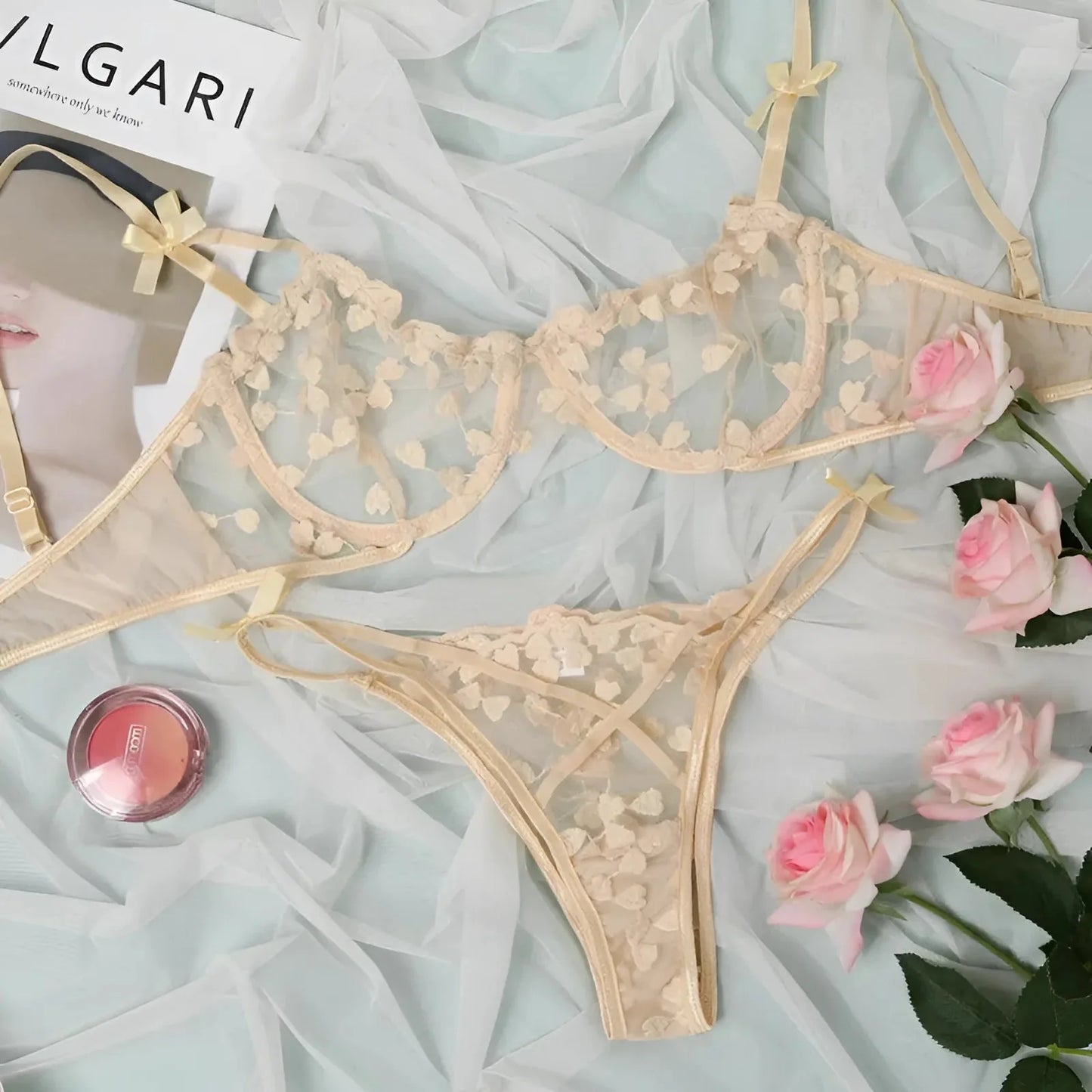 Beige Set di Lingerie con Stampa Cuore in Pizzo