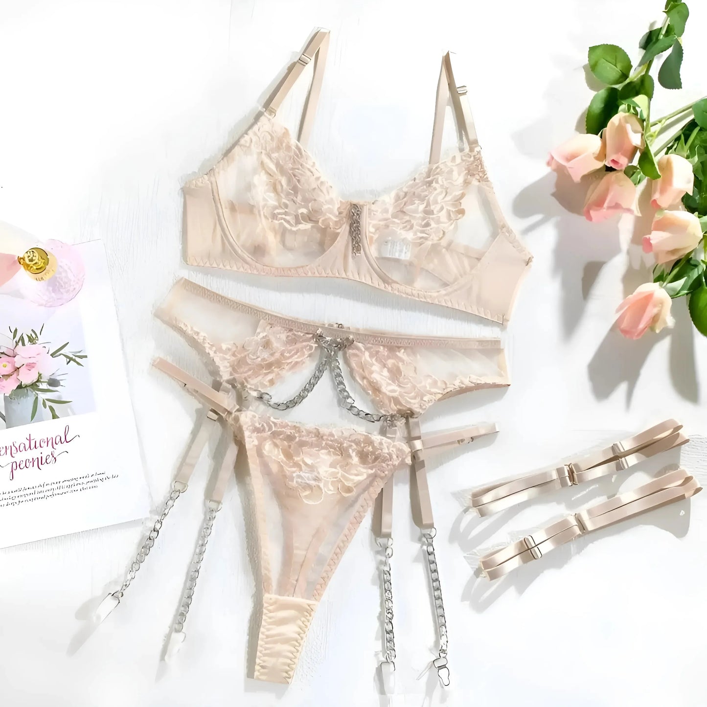 Beige Set di Lingerie in Pizzo con Catene