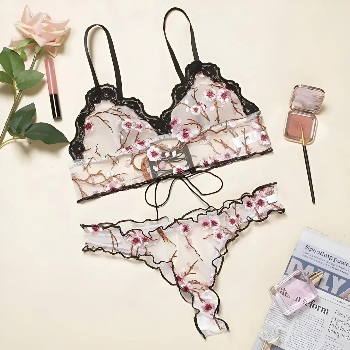 Beige Set di Lingerie in Pizzo con Delicato Design Floreale