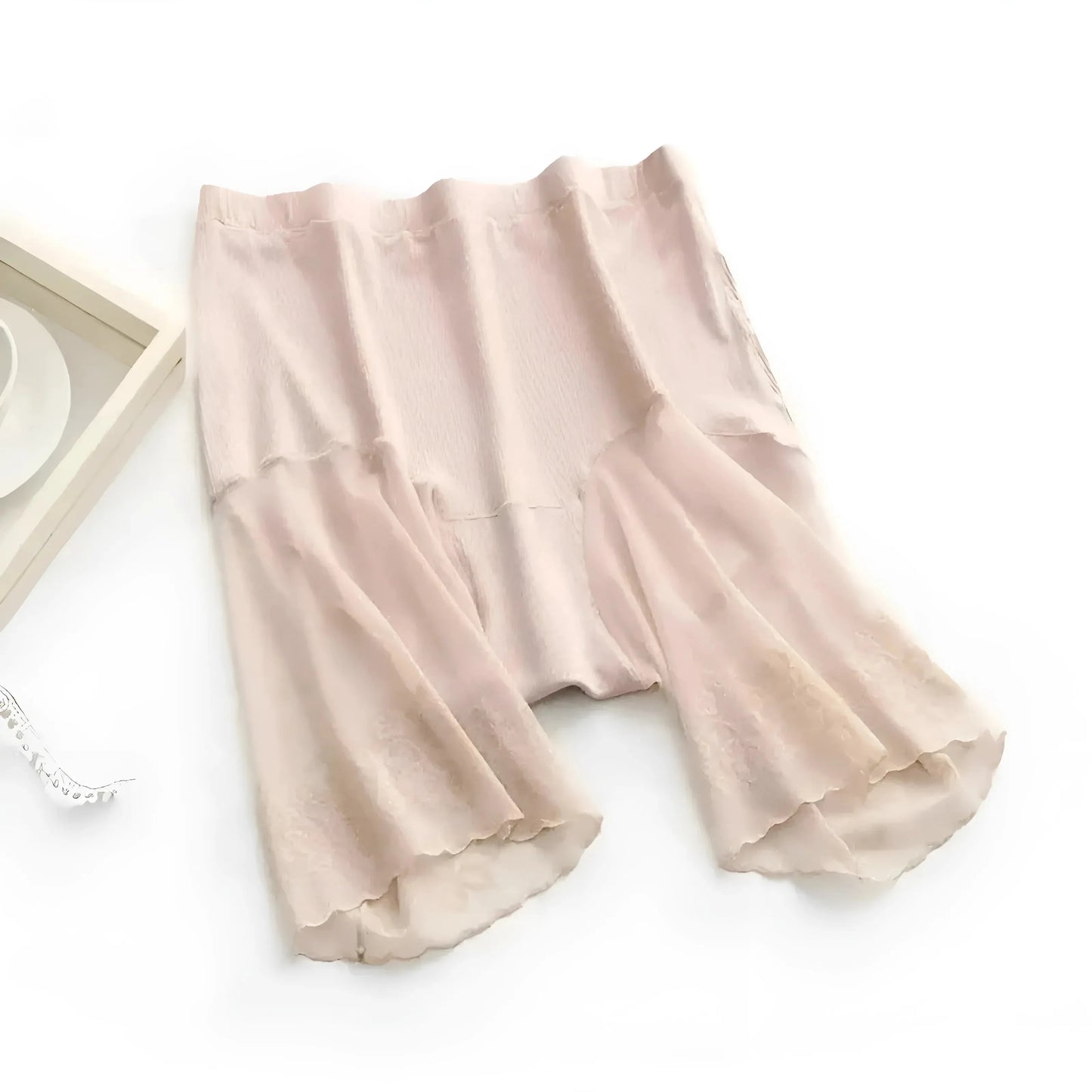 Beige Shorts Modellanti con Pizzo