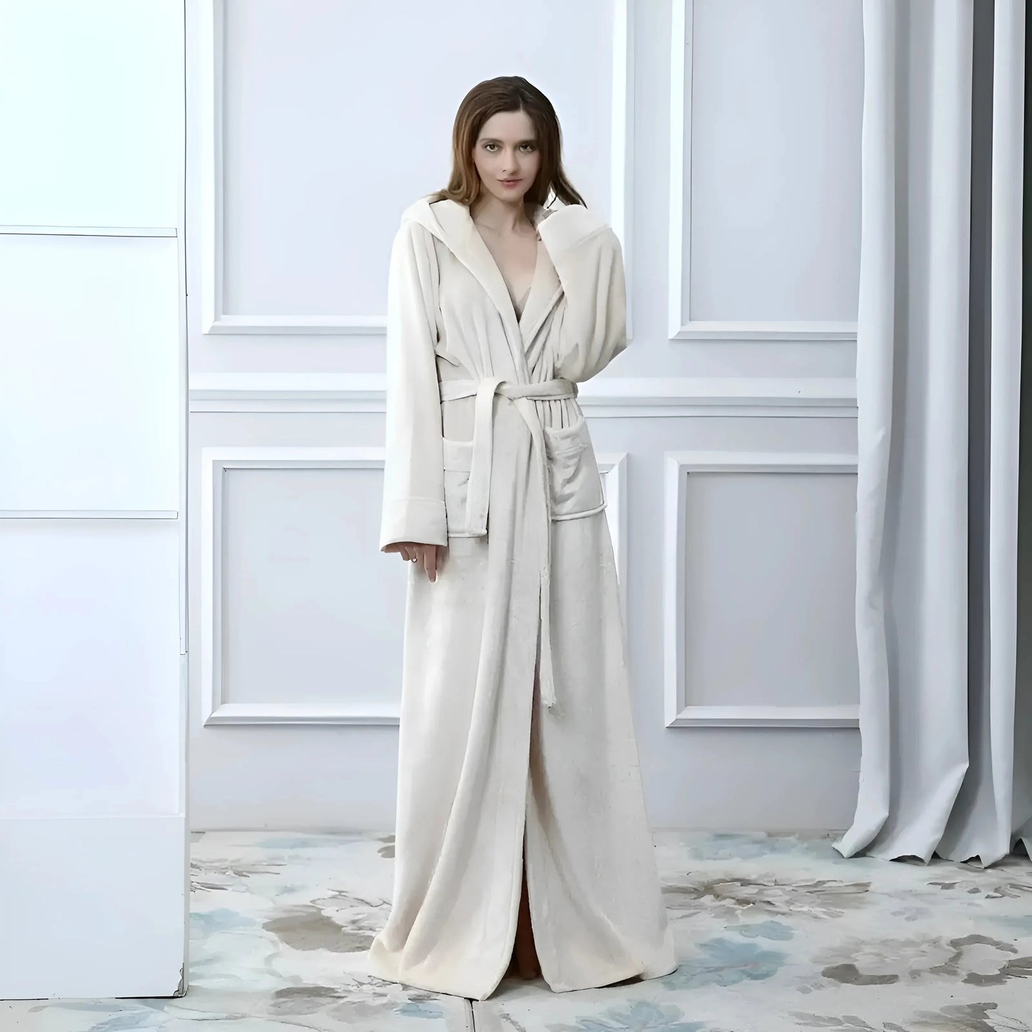 Beige Accappatoio in pile con cappuccio da donna