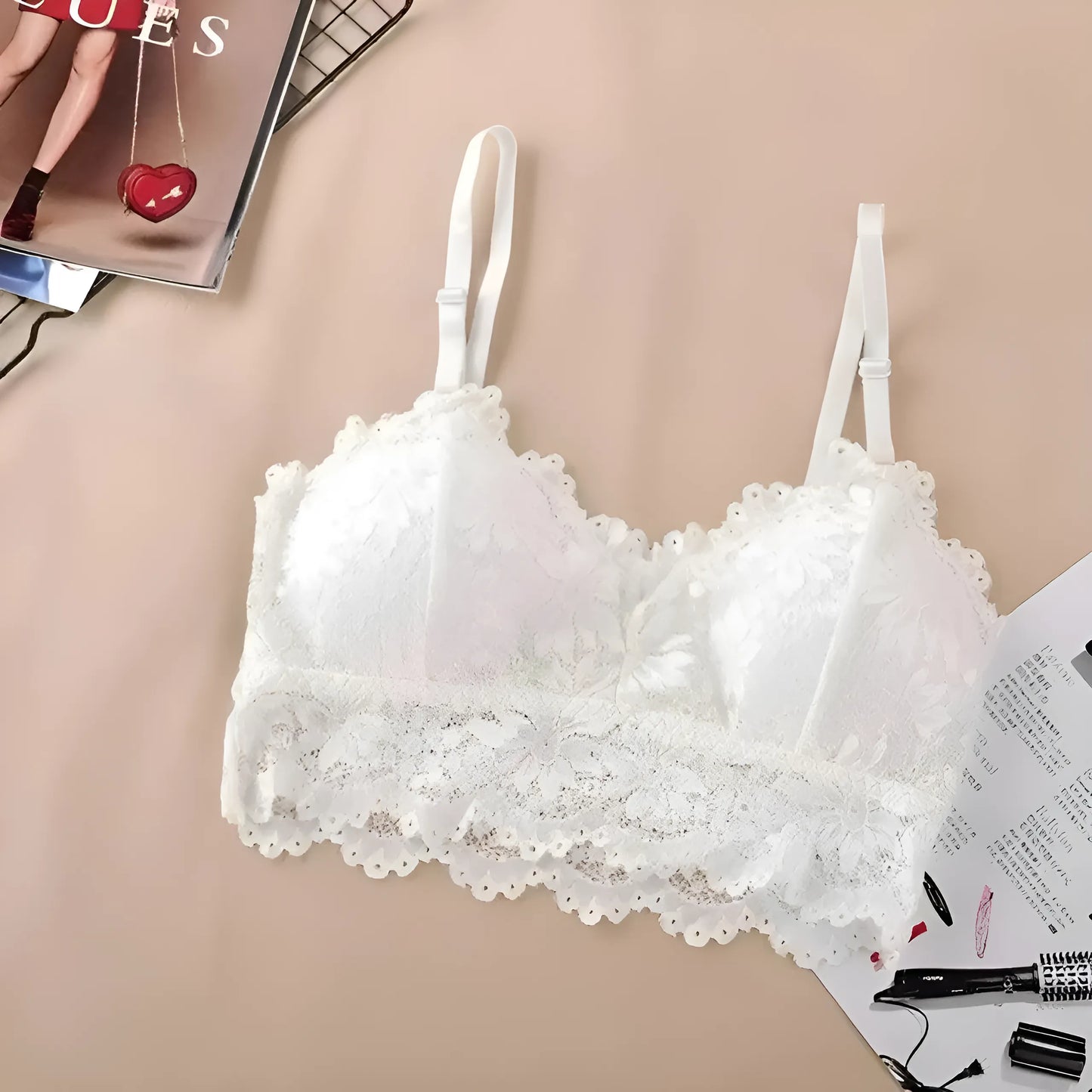 Top in pizzo con reggiseno
