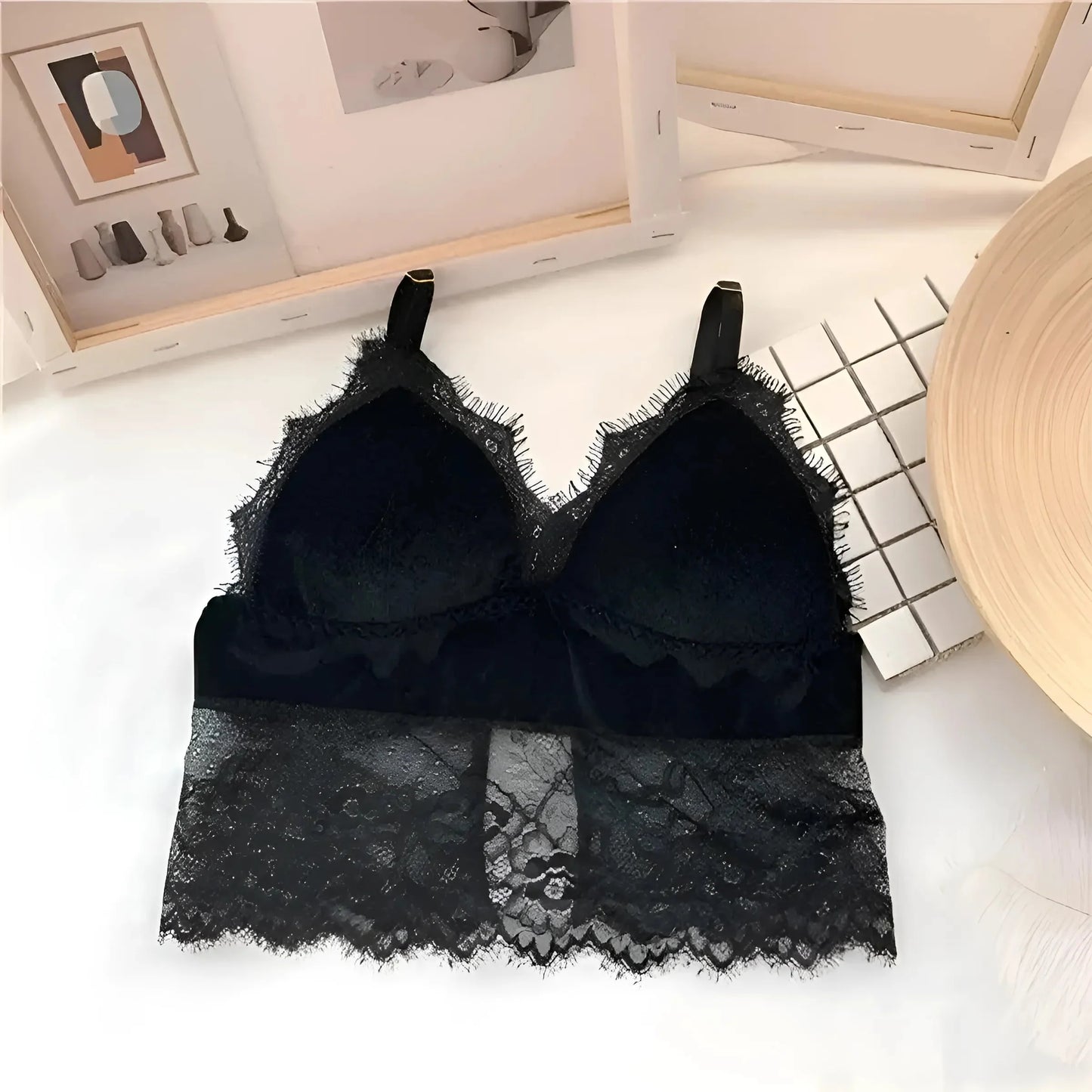 Nero Top in pizzo con reggiseno