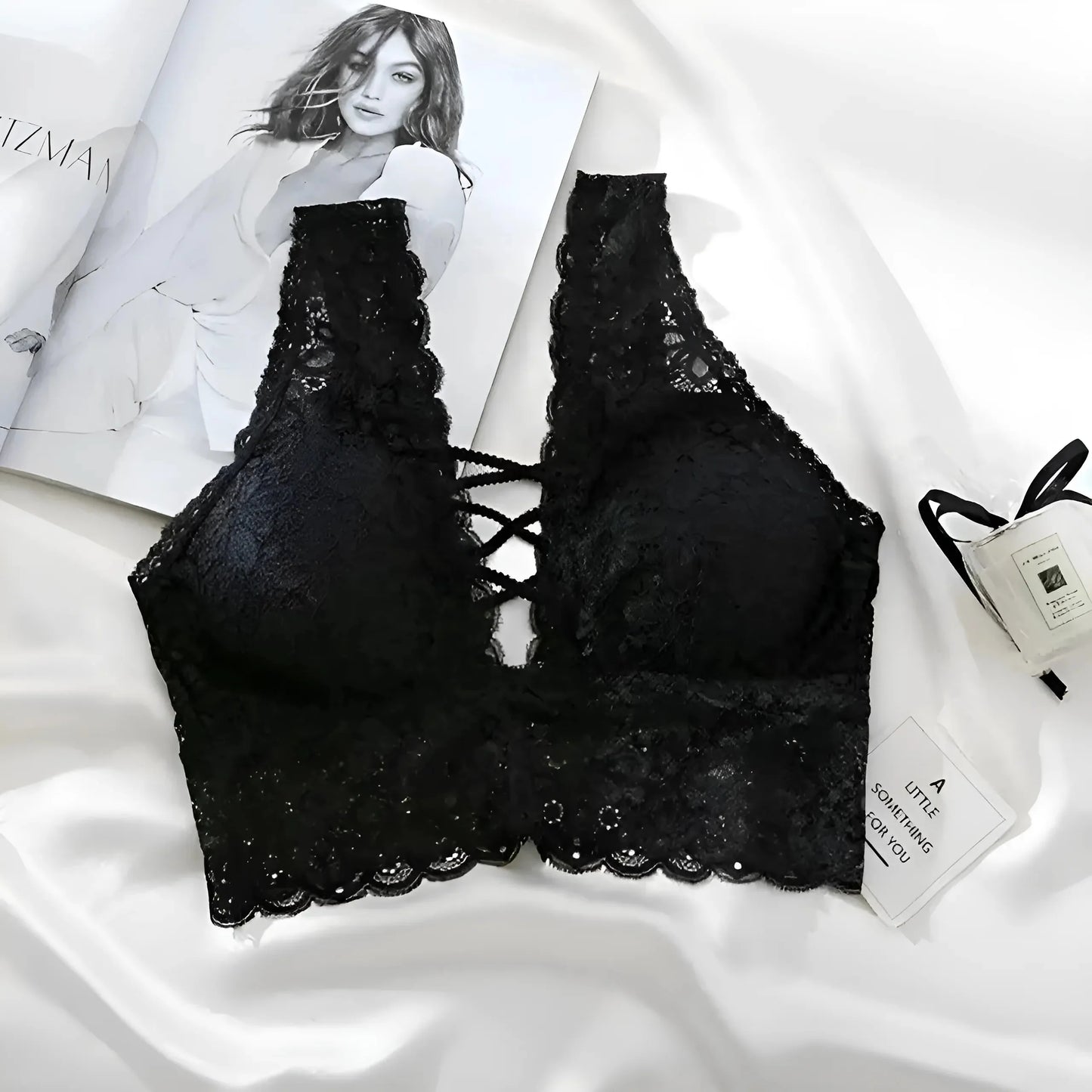 Nero Bralette in pizzo con spalline sul décolleté