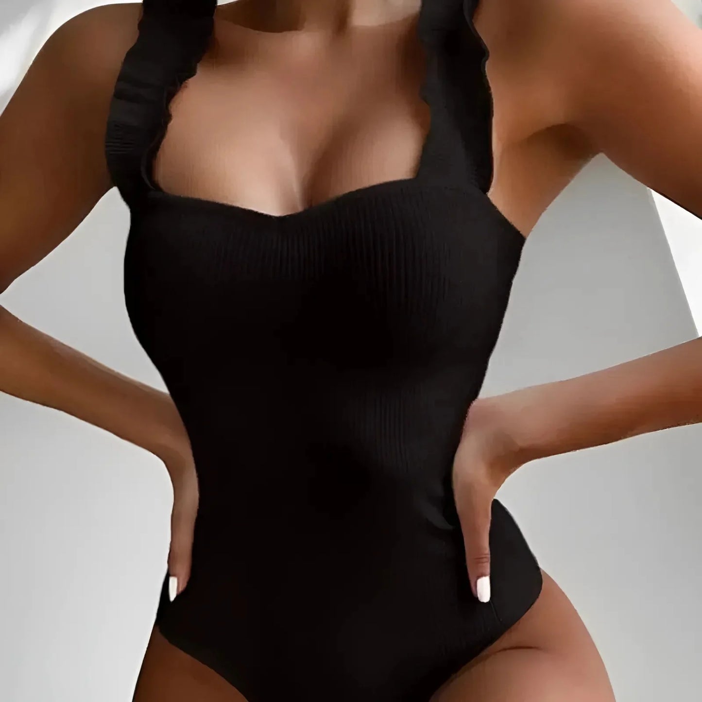 Nero Costume intero con spalline decorative