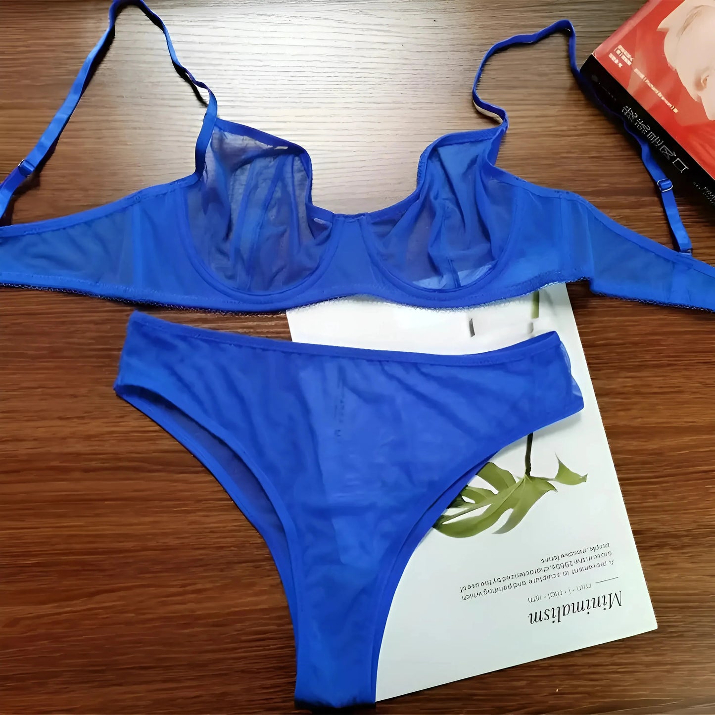 Blu Set di lingerie realizzato in fine rete