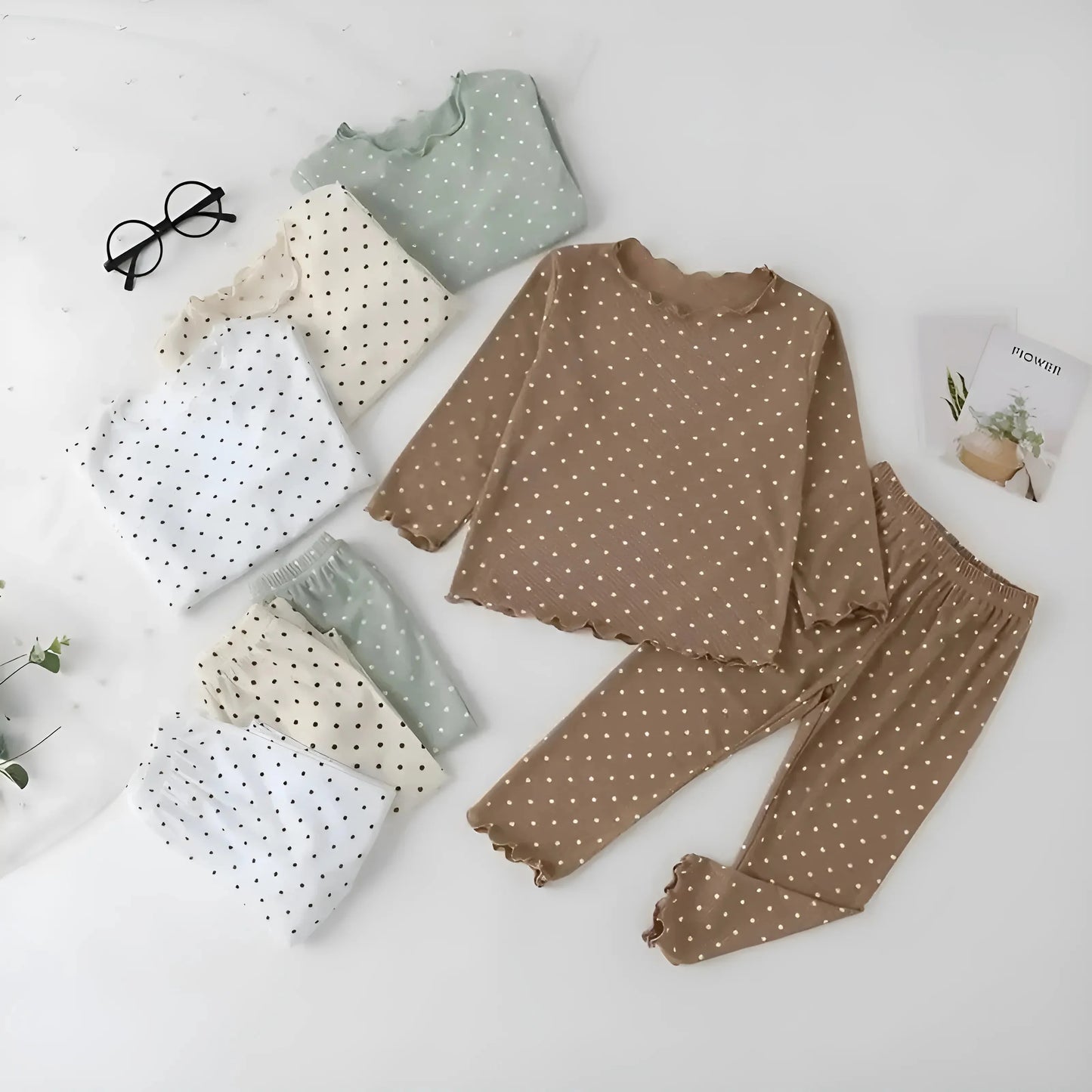 Pigiama a maniche lunghe con pois per bambini