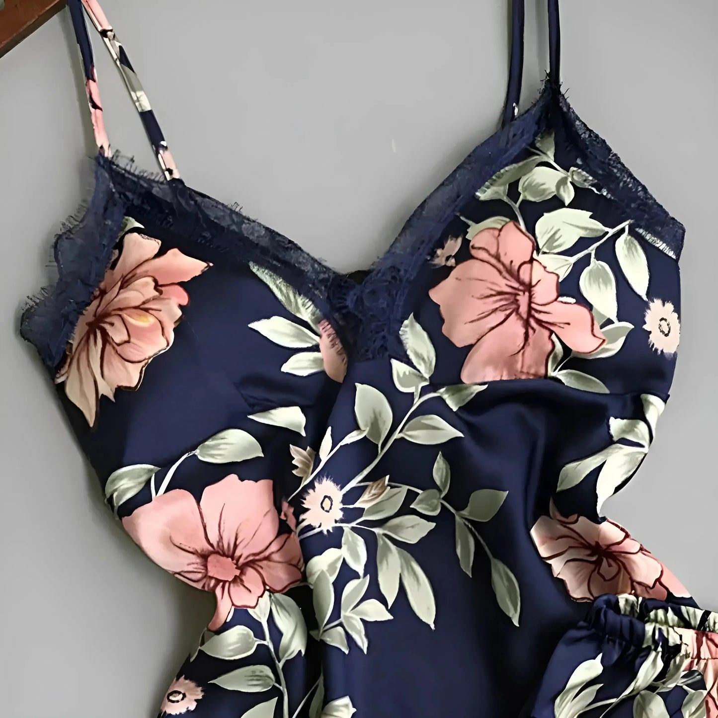 Set Pigiama Floreale con Top e Pantaloni Corti