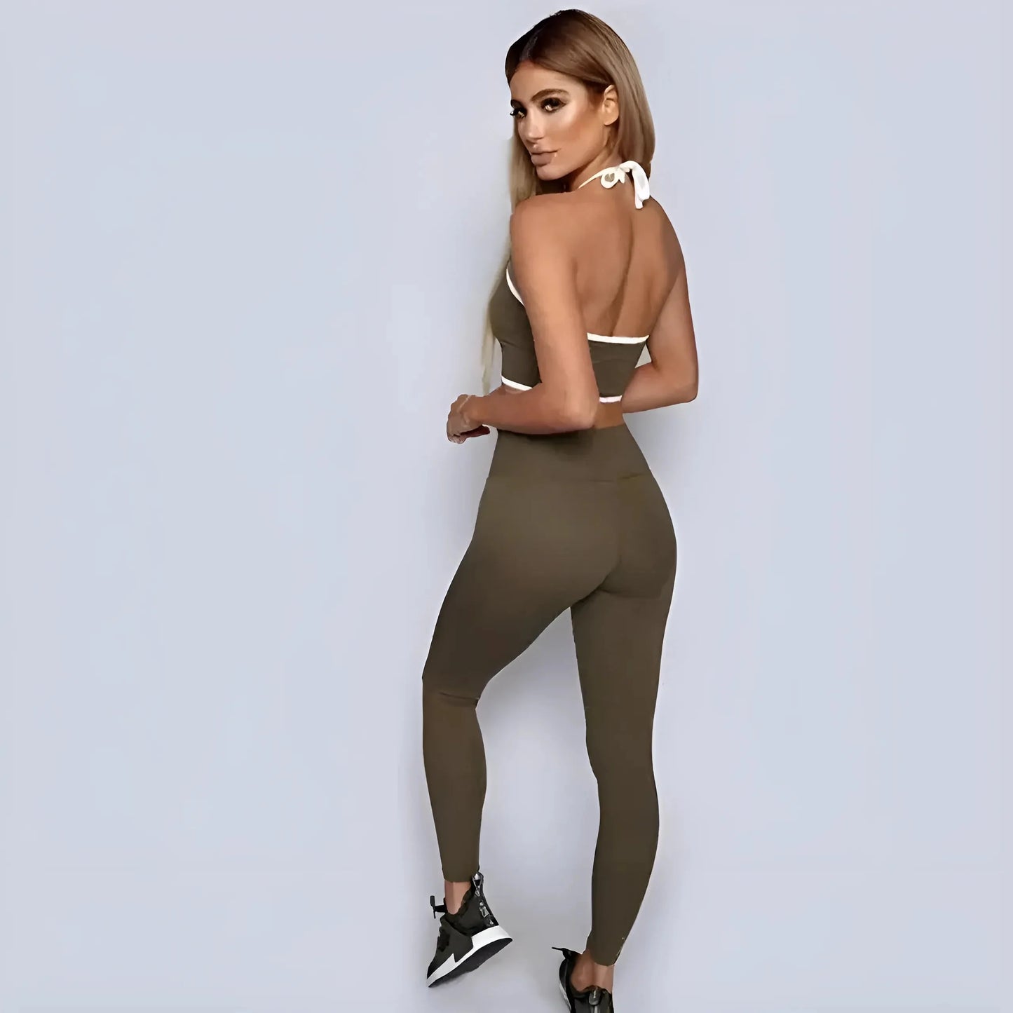Verde Set Sportivo con Cravatta