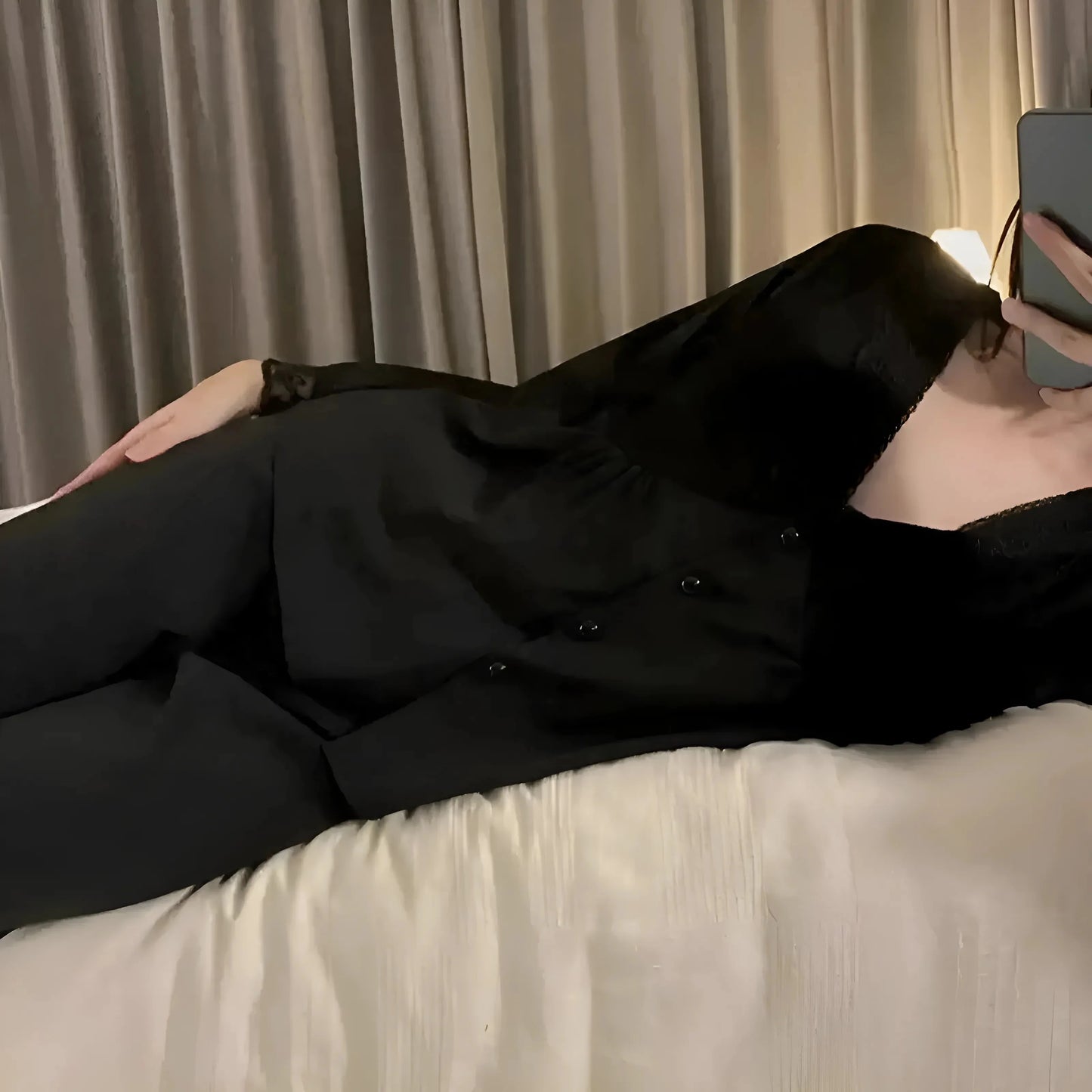 Pigiama in pizzo e bottoni