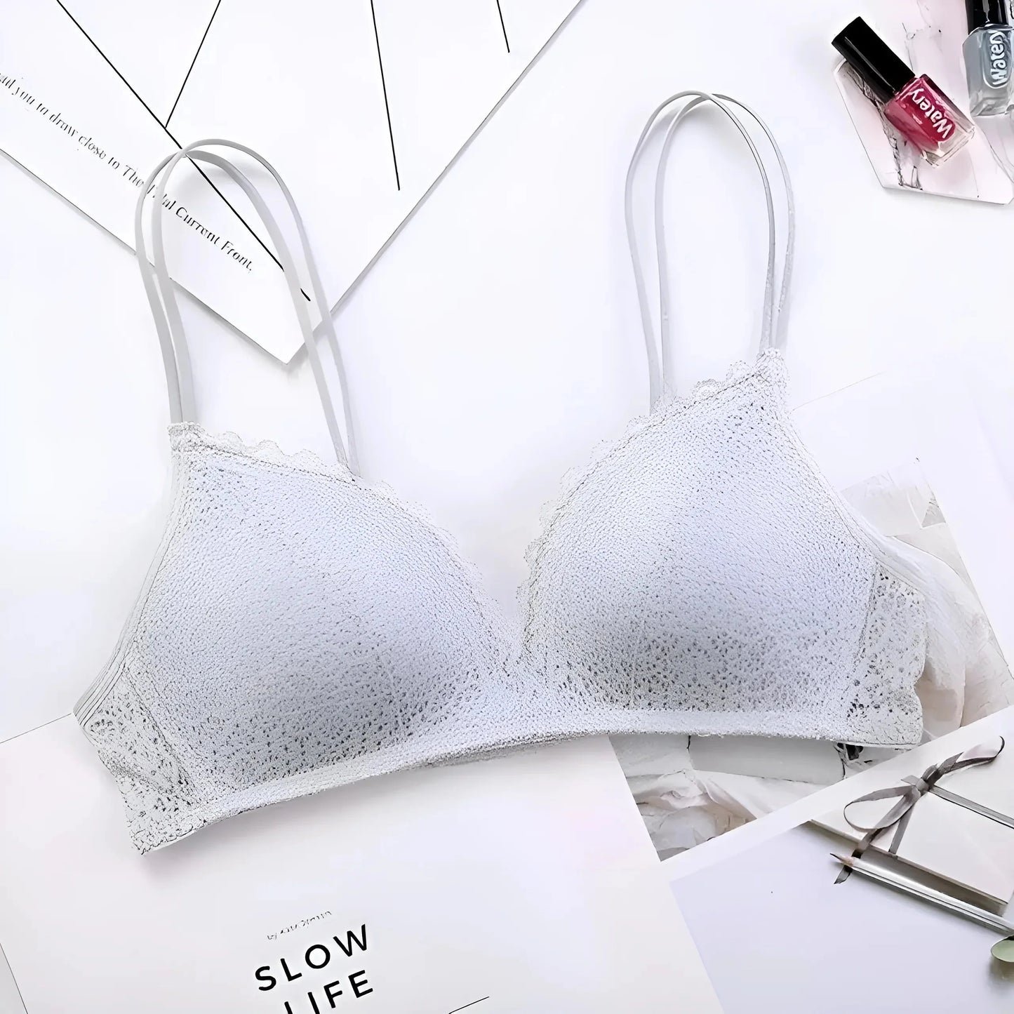Reggiseno in pizzo con spalline doppie