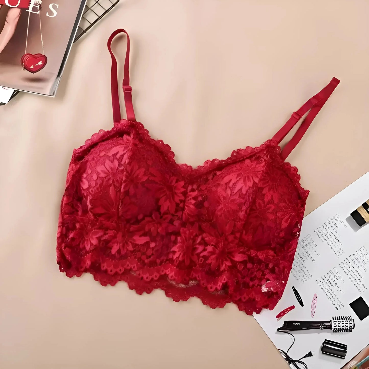 Top in pizzo con reggiseno