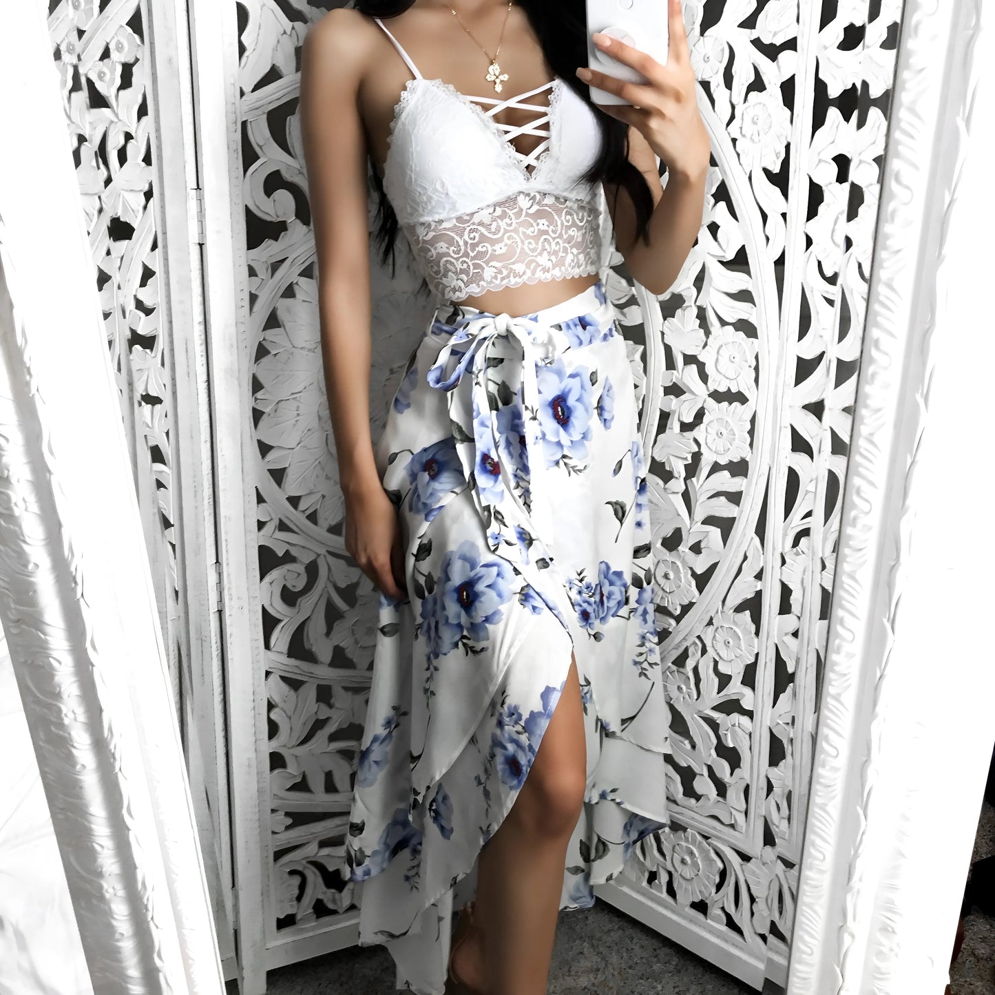 Bralette in pizzo con design a vita bassa