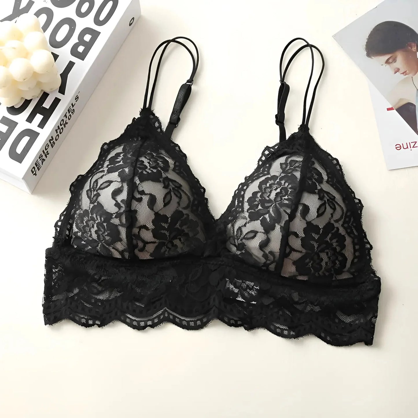 Bralette in pizzo con coppe a triangolo