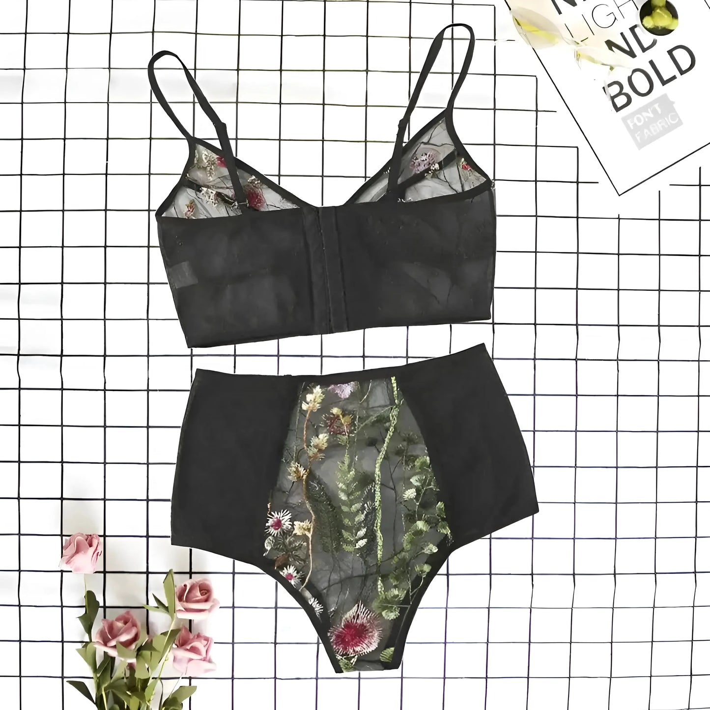 Set di Lingerie in Pizzo con Delicato Design Floreale