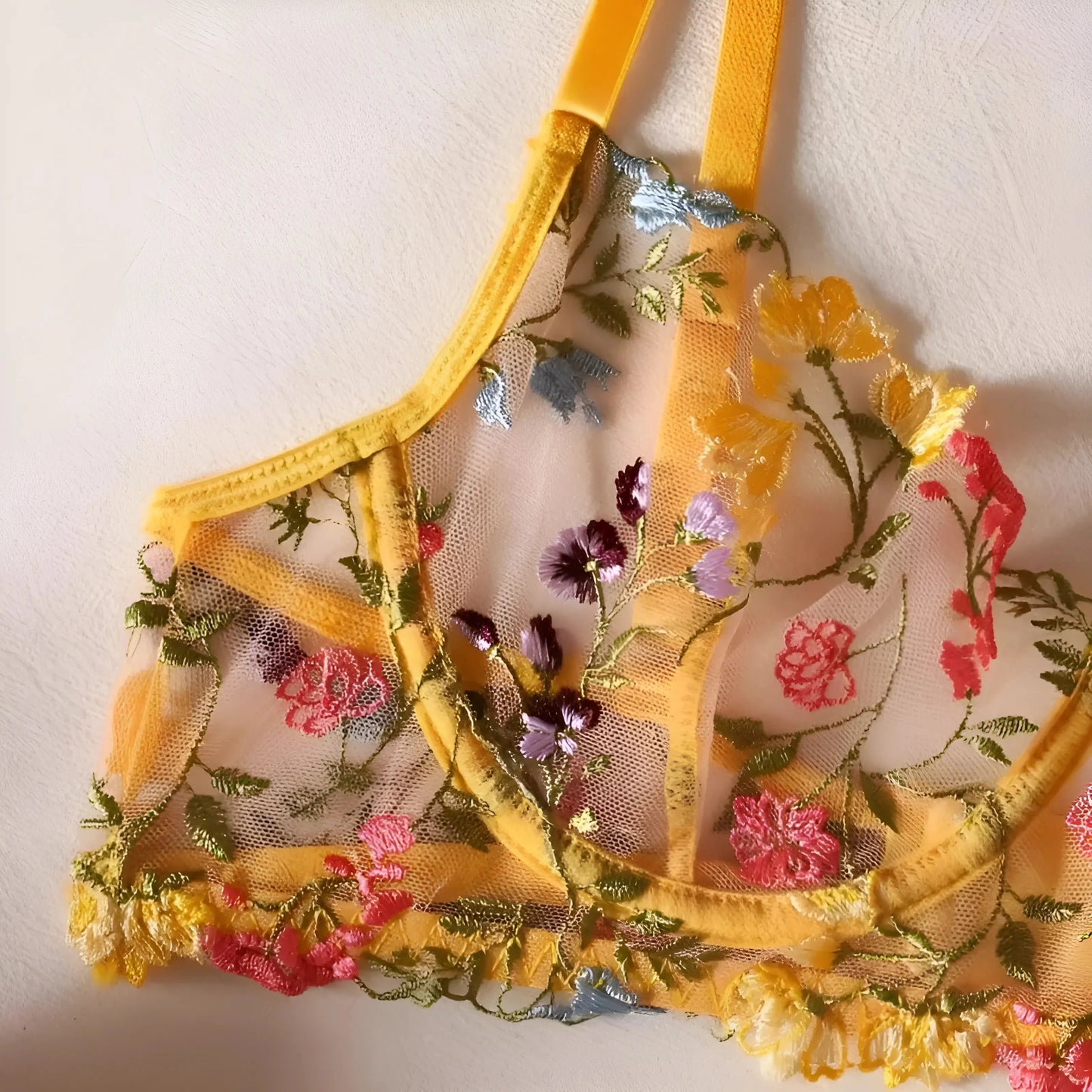 Set di Lingerie in Pizzo con Fiori Ricamati