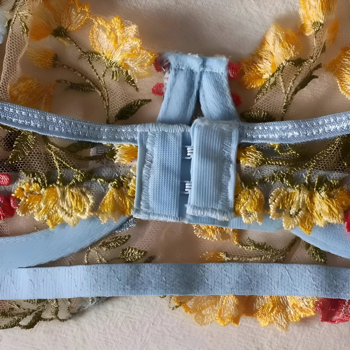 Set di Lingerie in Pizzo con Fiori Ricamati