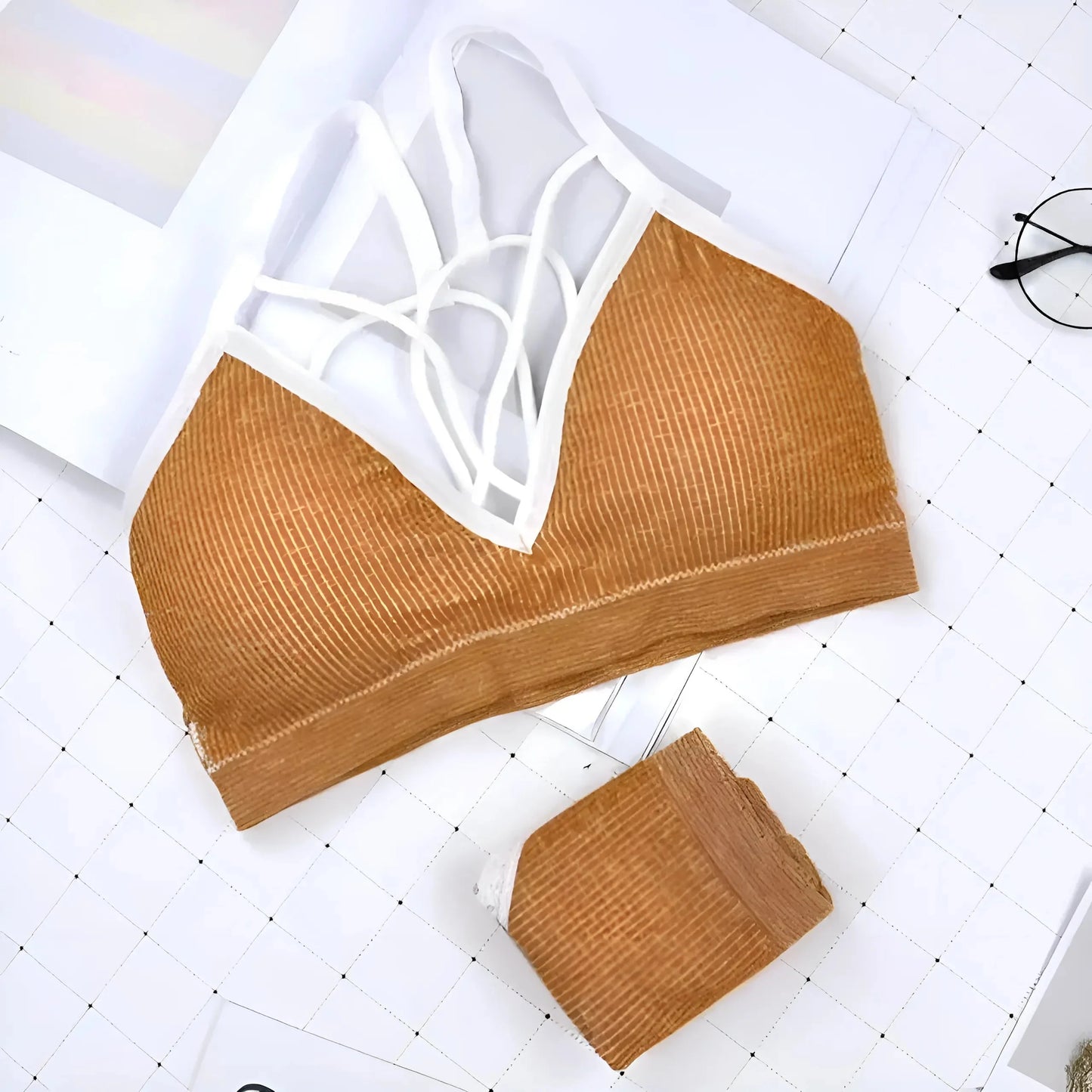 Senape Set di Lingerie con Cinghie sul Décolleté