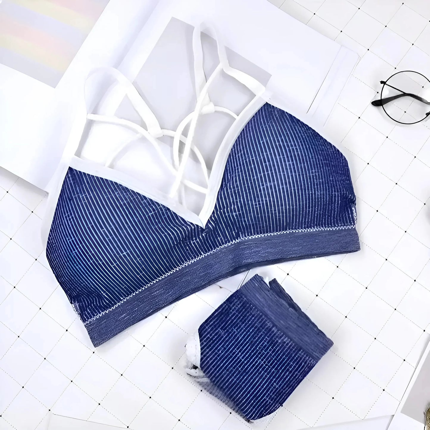 Blu Marino Set di Lingerie con Cinghie sul Décolleté