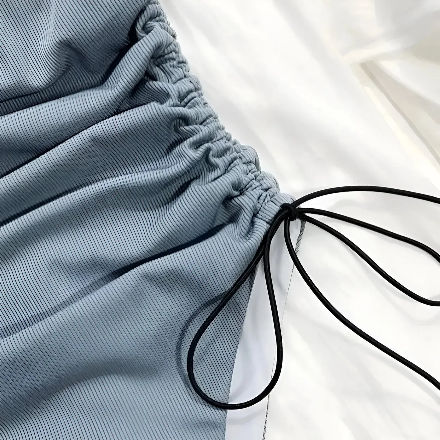 Costume intero con lacci