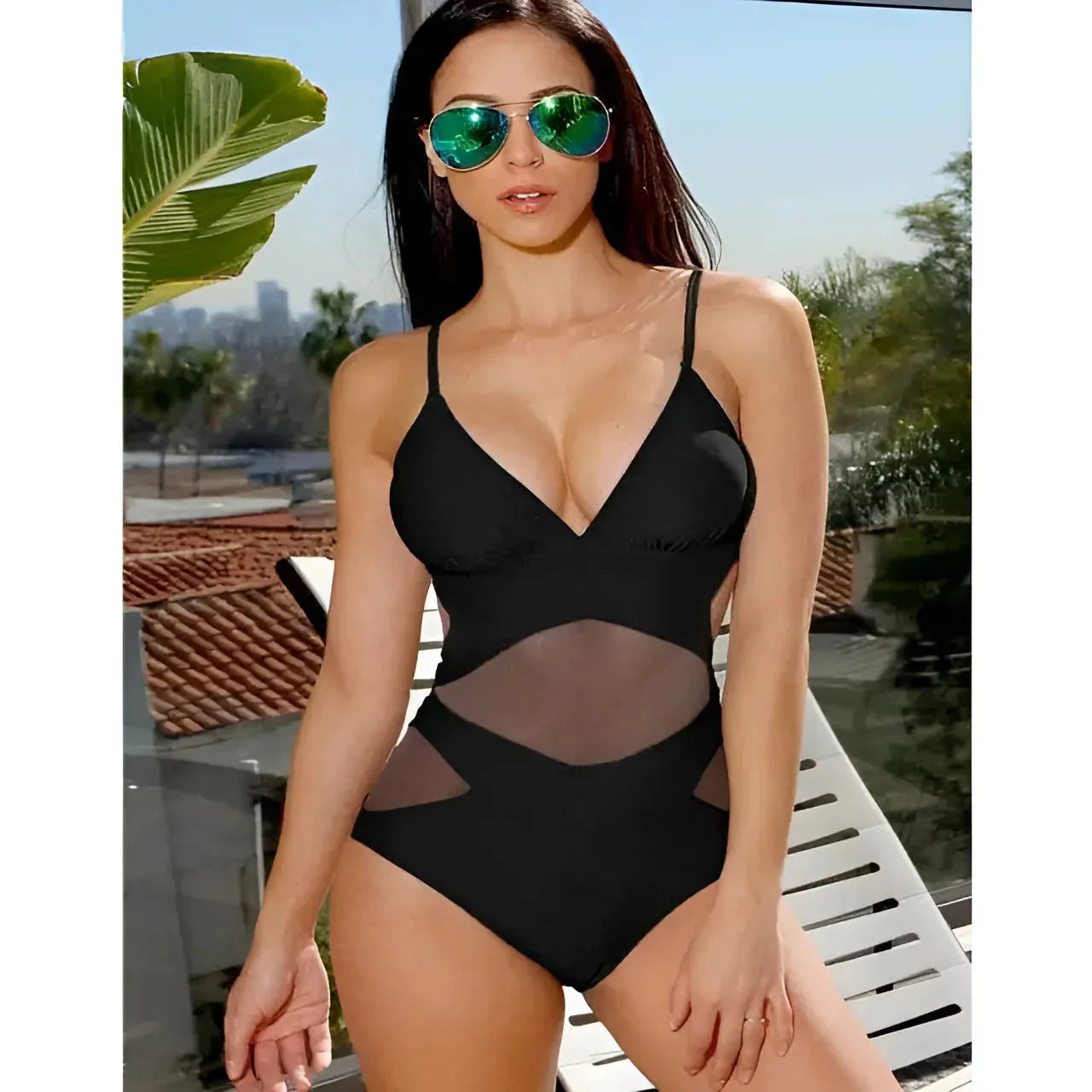 Costume intero con dettagli in rete