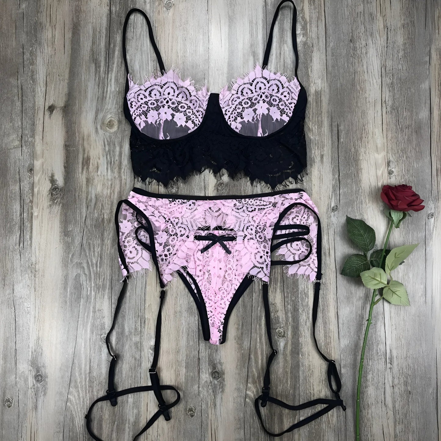 Rosa Set di Lingerie in Pizzo a 3 Pezzi con Cinghie per Cosce