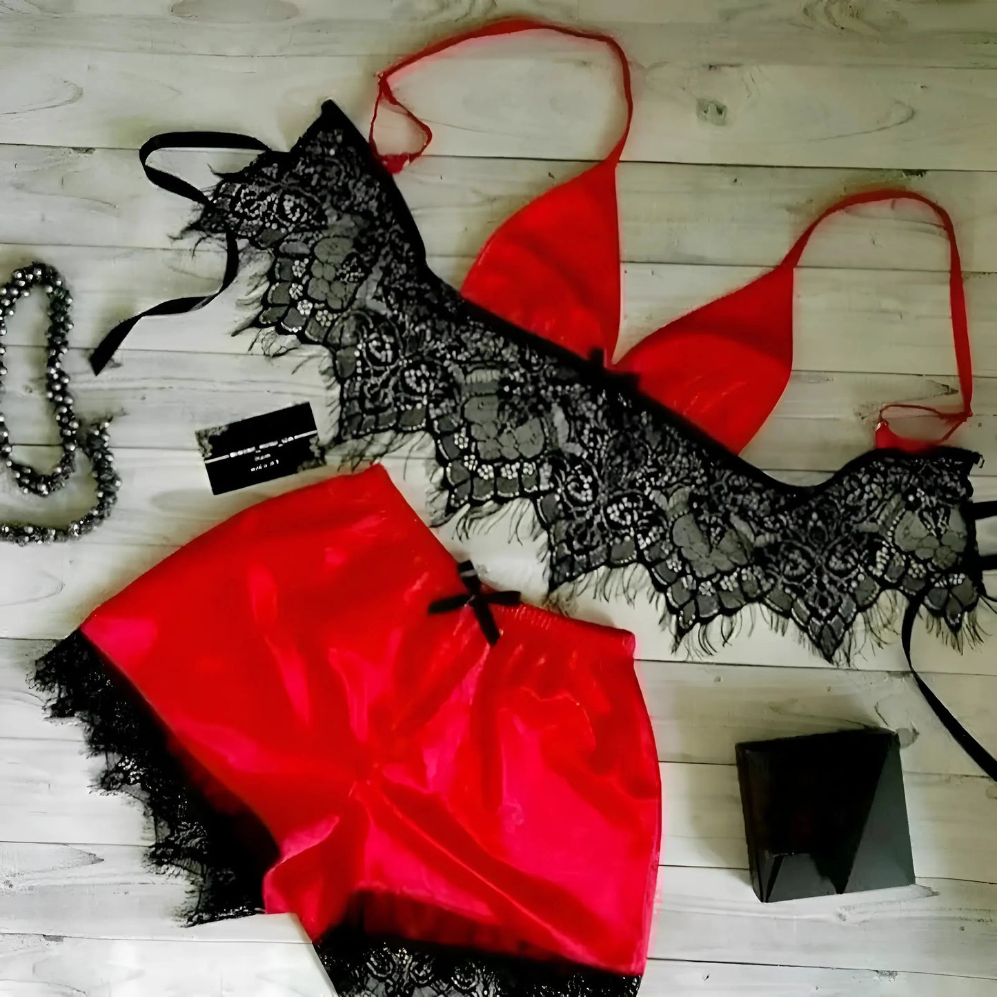 Rosso Pigiama da donna in satin con pizzo decorativo e lacci posteriori