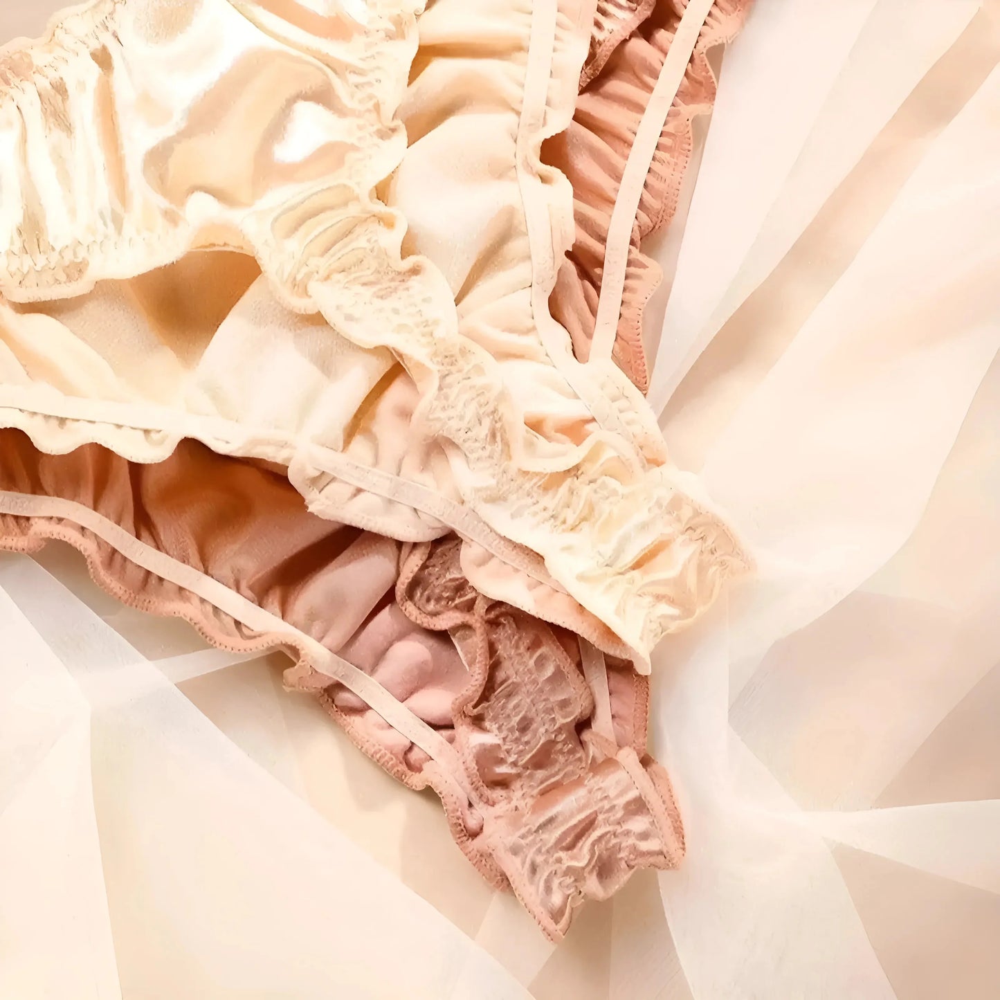 String thong in raso con volant