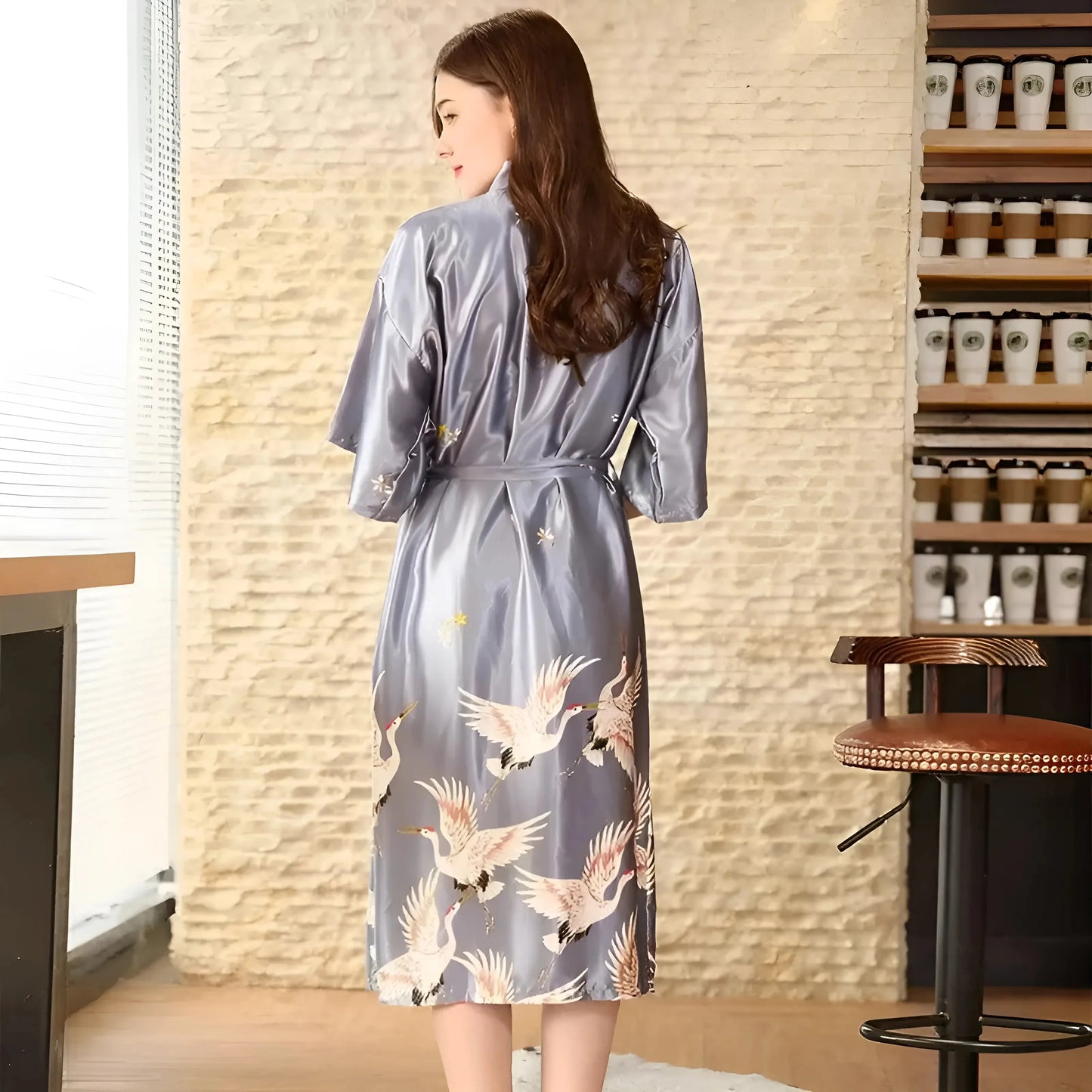 Accappatoio lungo in satin con cintura a cravatta