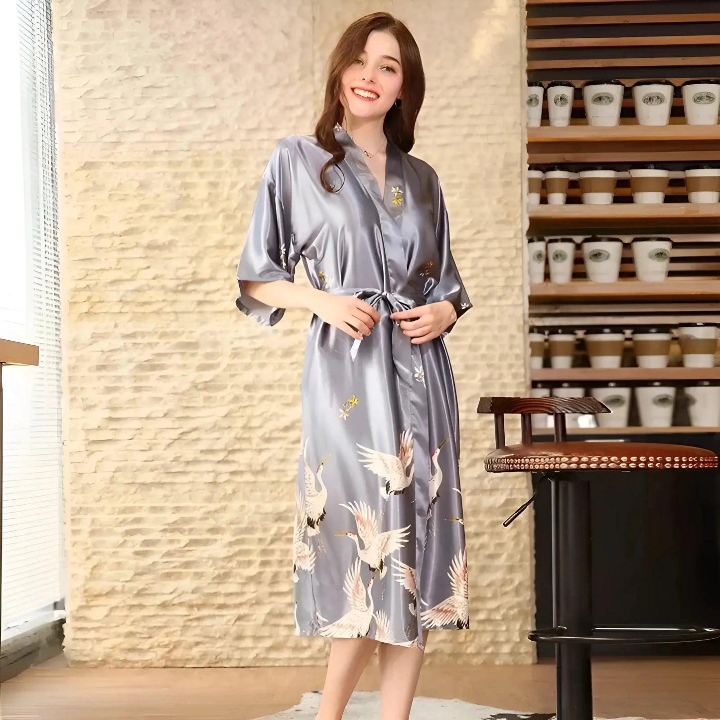 Accappatoio lungo in satin con cintura a cravatta